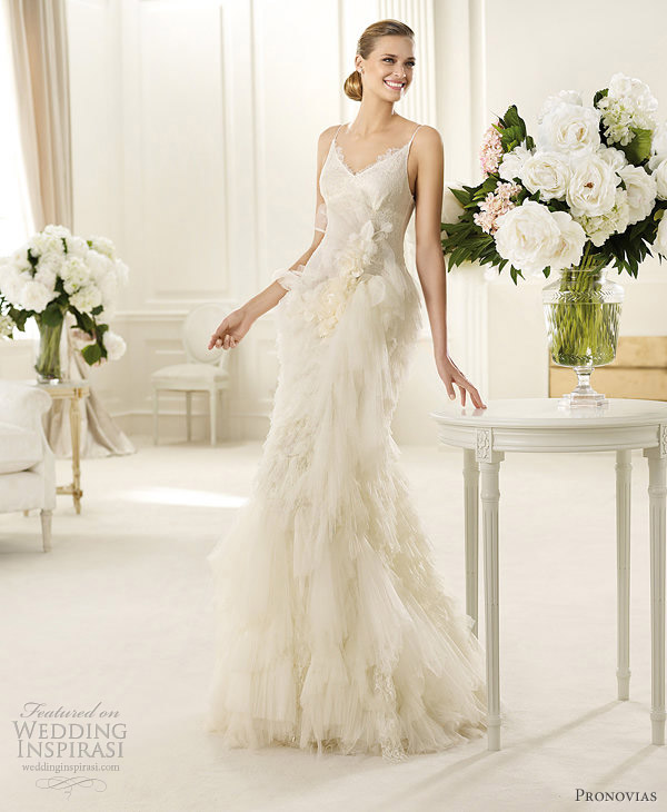pronovias-wedding-dresses-2013-guitarra